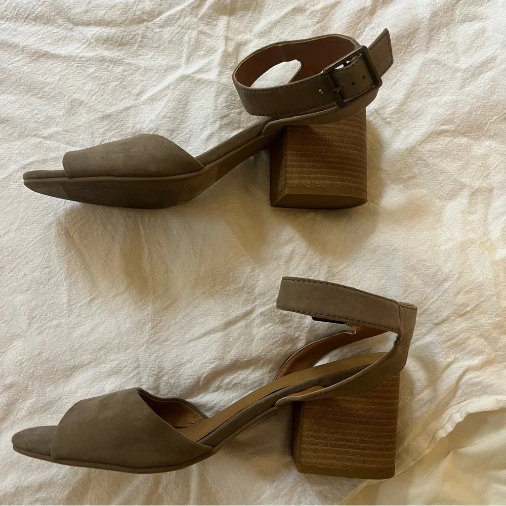 Universal Thread Faux Suede Tan Block Heels size 10